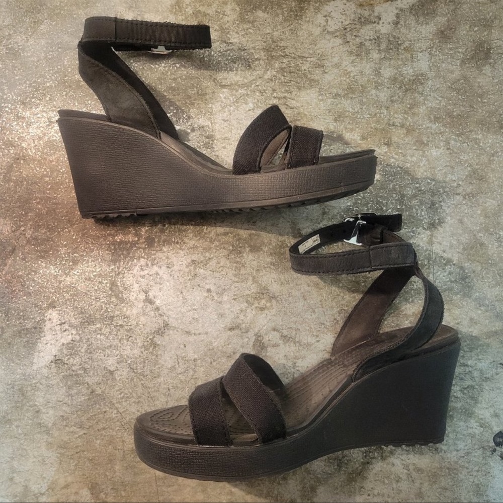 Size 8 womens Crocs Leigh wedges.